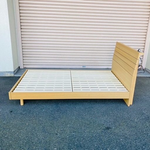 ニトリ　セミダブルベット　木製　すのこベット　フレームのみ　コンセント付き　
