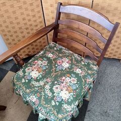 右側肘付き シングルソファ 飛騨産業 キツツキ 穂高 布製 花柄 1人掛け 1P リビングチェア ソファ 応接 札幌 北20条店の画像