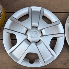 ホンダフィットハイブリッド純正ホイールキャップ４本 の画像