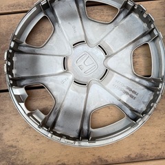 ホンダフィットハイブリッド純正ホイールキャップ４本 の画像