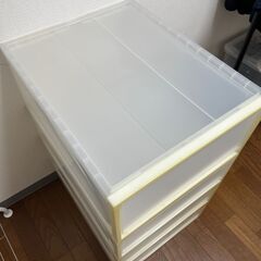 無印良品の衣装ケース（半透明／4段）の画像