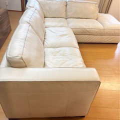 本革のソファ、カウチソファ、の画像