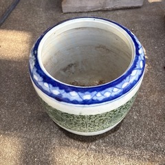 植木鉢　陶磁器　直径25cm 小道具　レトロ(底面割れあり)の画像