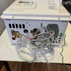 【バナナ苫小牧】⑥通電確認のみ  やや使用感あり　2019年製 リンナイ/Rinnai 給湯機　【RUX-V2015FFUA-E】　高さ700mm 横幅360mm 奥行き210mmの画像