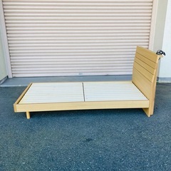 ニトリ　シングルベッド　すのこベット　フレームのみ　コンセント付きの画像