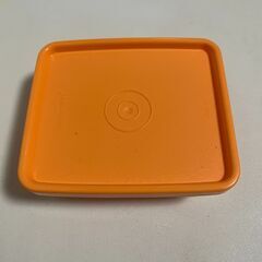 【新品未使用】Tupperware 容器（オレンジ）の画像