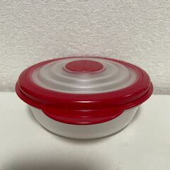 【新品未使用】Tupperware 容器（レッド）の画像