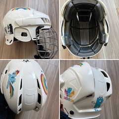 アイスホッケースケート靴とヘルメットの画像