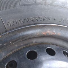 軽自動車の鉄ホイールとスタットレスの画像