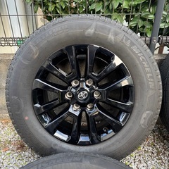 ランドクルーザープラド70周年記念モデルタイヤホイールの画像