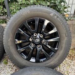 ランドクルーザープラド70周年記念モデルタイヤホイールの画像