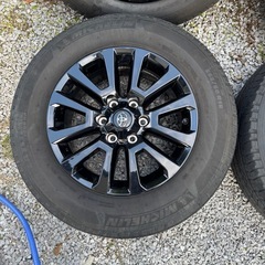 ランドクルーザープラド70周年記念モデルタイヤホイールの画像