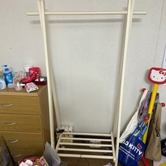 至急引き取ってくれる方ハンガーラックの画像