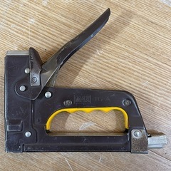 【e30 タッカー ステープルセット】 マックスステープルの画像