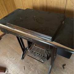 アンティーク 足踏みミシンの画像