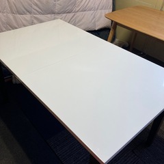 ダイニングテーブルの画像