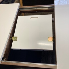 ダイニングテーブルの画像