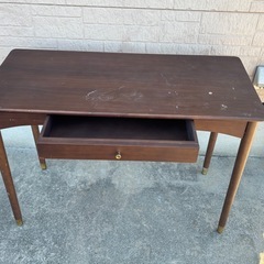 机、デスクの画像