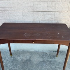 机、デスクの画像