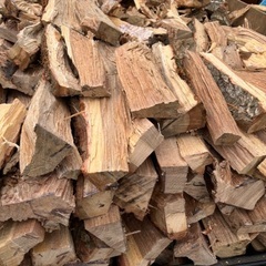 在庫ラスト未乾燥ナラ、薪、軽トラあおり高さくらいの量2台半の量価格の画像