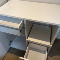 キッチン　収納　食器棚　の画像