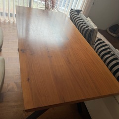 ダイニングテーブルの画像