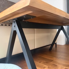 ダイニングテーブルの画像