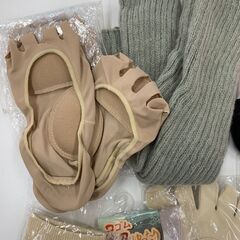 取引中　"靴下・ショーツ・レッグウォーマーなど 11点アソートセット"の画像