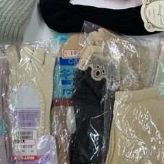 取引中　"靴下・ショーツ・レッグウォーマーなど 11点アソートセット"の画像