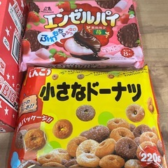 お話し中⑩お菓子セット　スーパーBIGチョコ　エンゼルパイ　小さなドーナッツの画像