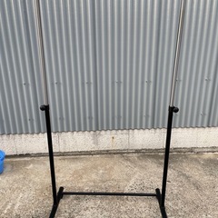 ② ハンガーラック　高さ調節可能　キャスター付きの画像