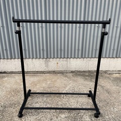 ② ハンガーラック　高さ調節可能　キャスター付きの画像