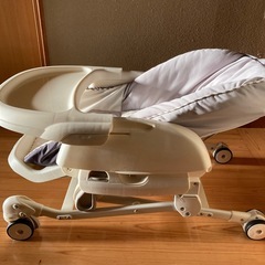 Combiのハイローチェアの画像