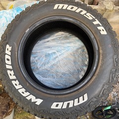 ハイエース　１６インチ　タイヤのみ４本の画像