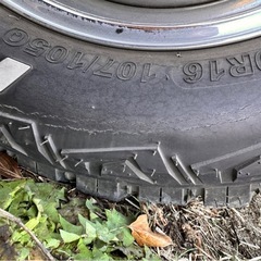 ハイエース　１６インチ　タイヤのみ４本の画像