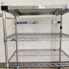 キャスター付き メタルラックワゴン② 3段（最上段ステンレス天板）作業台・キッチンワゴン　管理番号YN332AZの画像