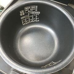 品質保証☆配達有り！4500円(税込み）アイリスオーヤマ 3合炊き マイコンジャー炊飯器 2021年製の画像