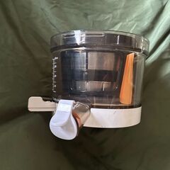 Hurom　ヒューロム　スロースムージー　低速圧搾式ジュース機　HH-WBA06 の画像
