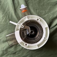 Hurom　ヒューロム　スロースムージー　低速圧搾式ジュース機　HH-WBA06 の画像