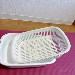 洗濯かご　と食器かごの画像