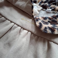 【新品未使用タグ付き】ベビー服 裏地ボアトップス チュニック ヒョウ柄襟の画像