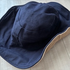 ⭐️リバーシブル帽子⭐️紺色、ベージュ⭐️丸洗いOK⭐️の画像