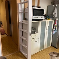 隙間収納棚の画像