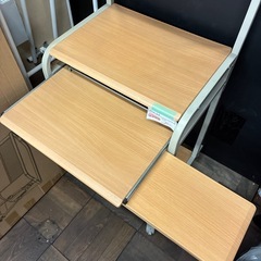 パソコンデスクの画像