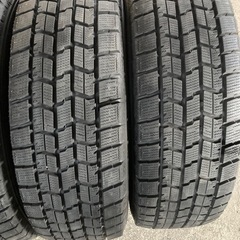 グッドイヤー アイスナビ7 スタッドレスタイヤ 4本セット 205/65R16 2022年製
の画像