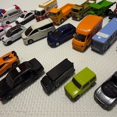 トミカ　　車のおもちゃの画像