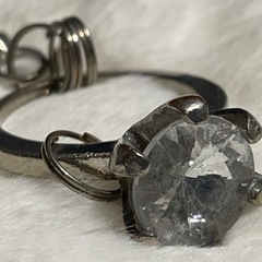 指輪のようなデザインのキーリングの画像