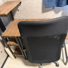 テーブルと椅子セットの画像