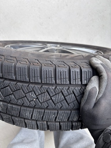 【2シーズン使用】スタッドレスタイヤ 15インチ Pirelli ホイール付き