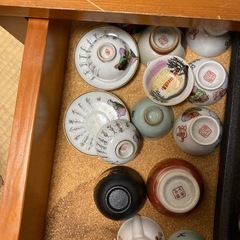 テーブル型収納ケース時九谷焼のお猪口の画像